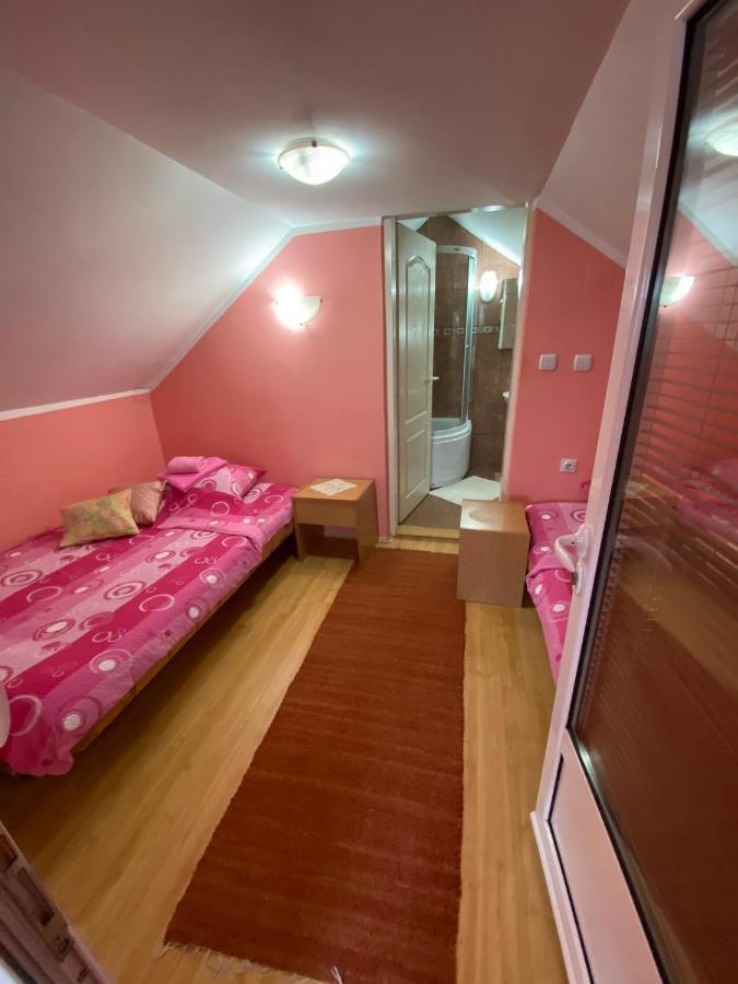 Sud ,,Antal I Olga,, Bed and Breakfast Skorenovac Esterno foto